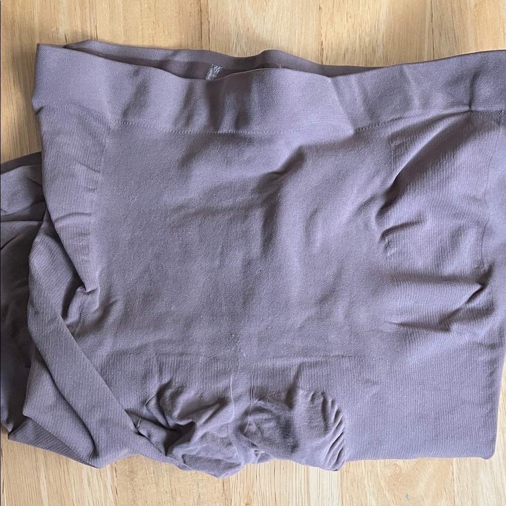 SKIMS Umber Color Shapewear Shorts - Picture 4 of 7